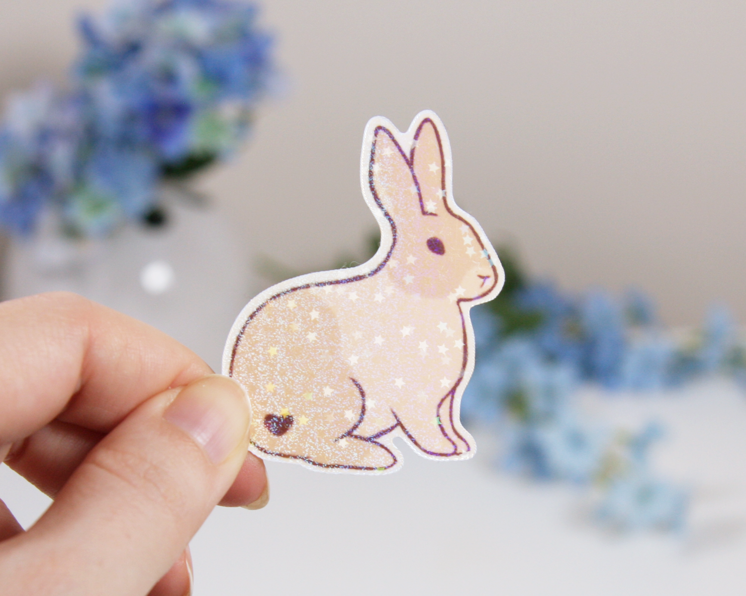 Sitzender Hase - glitzernder Vinyl-Sticker