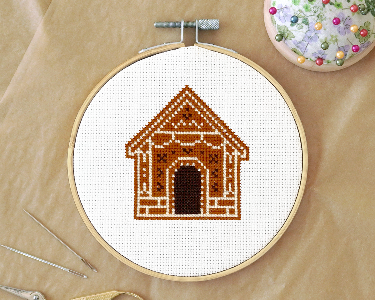 Lebkuchenhaus sticken: Kostenlose Kreuzstich-Vorlage für Weihnachten