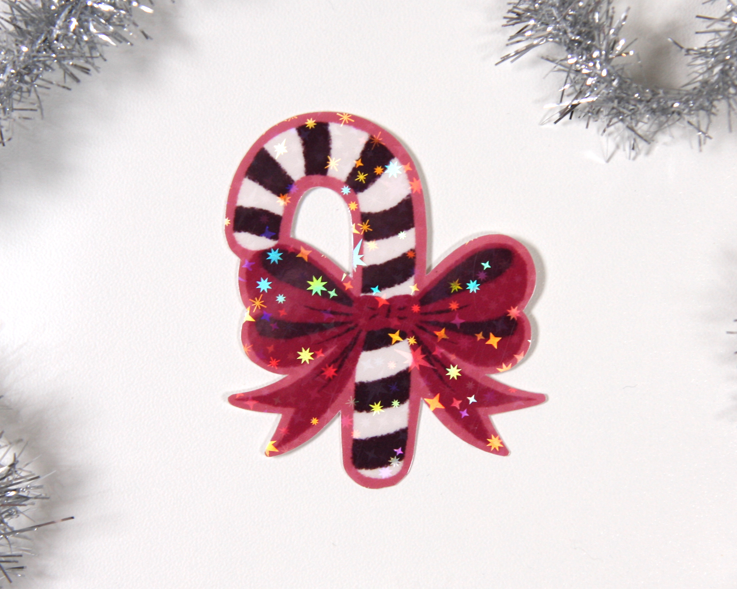 Glitzernder Weihnachtsaufkleber mit Zuckerstange & Schleife
