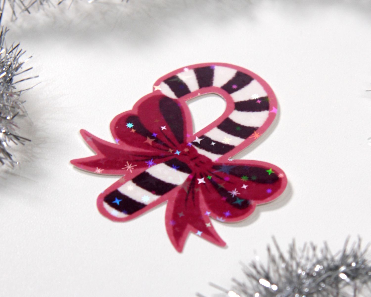 Glitzernder Weihnachtsaufkleber mit Zuckerstange & Schleife
