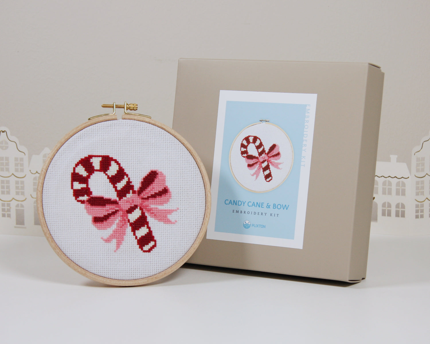 Zuckerstange mit Schleife Kreuzstich Stickset mit Stickrahmen und Geschenkbox – weihnachtliches DIY Stickset