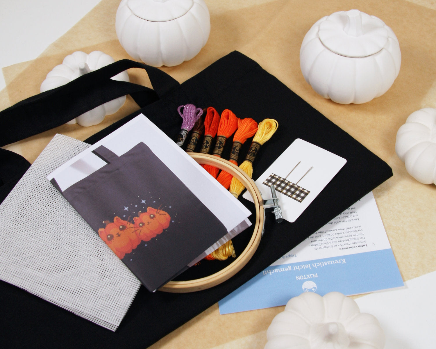 Katzen-Kürbis Kreuzstich Set – DIY Stickset für Jutebeutel mit DMC Garn und Stickvorlage